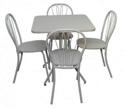 Пластиковый круглый стол и стулья